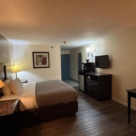 Quality Inn & Suites Woodstock Near Lake Geneva Екстер'єр фото