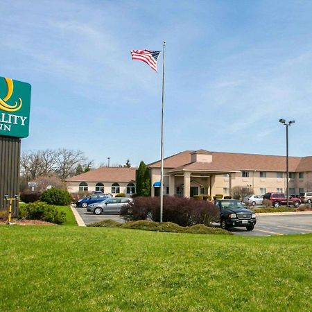 Quality Inn & Suites Woodstock Near Lake Geneva Екстер'єр фото