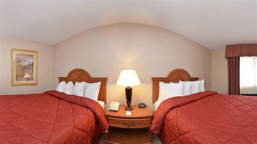 Quality Inn & Suites Woodstock Near Lake Geneva Екстер'єр фото
