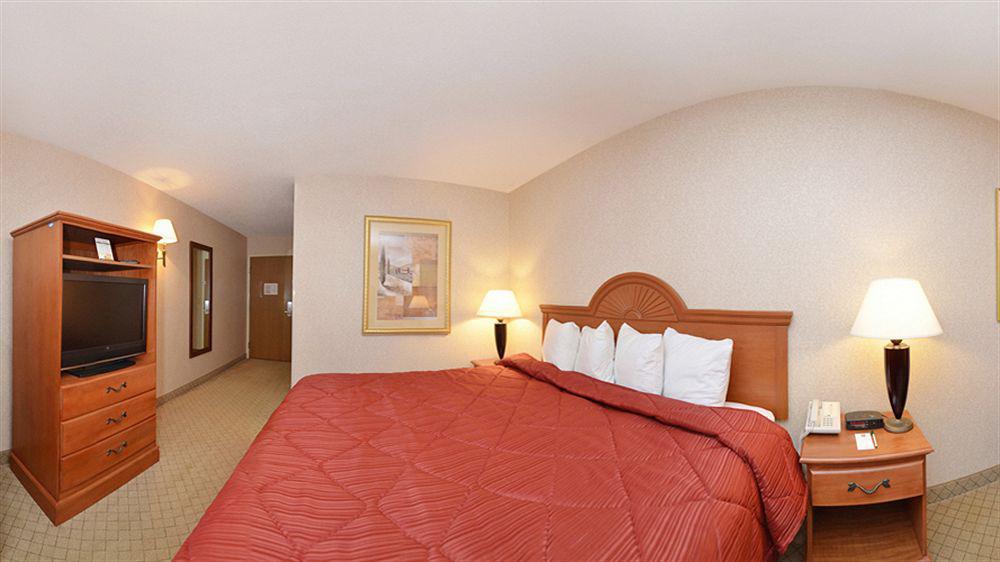 Quality Inn & Suites Woodstock Near Lake Geneva Екстер'єр фото
