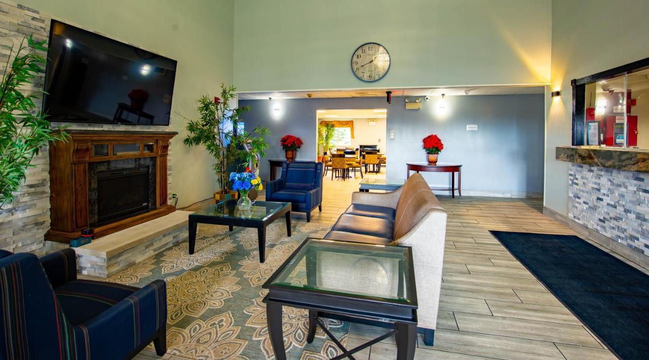 Quality Inn & Suites Woodstock Near Lake Geneva Екстер'єр фото
