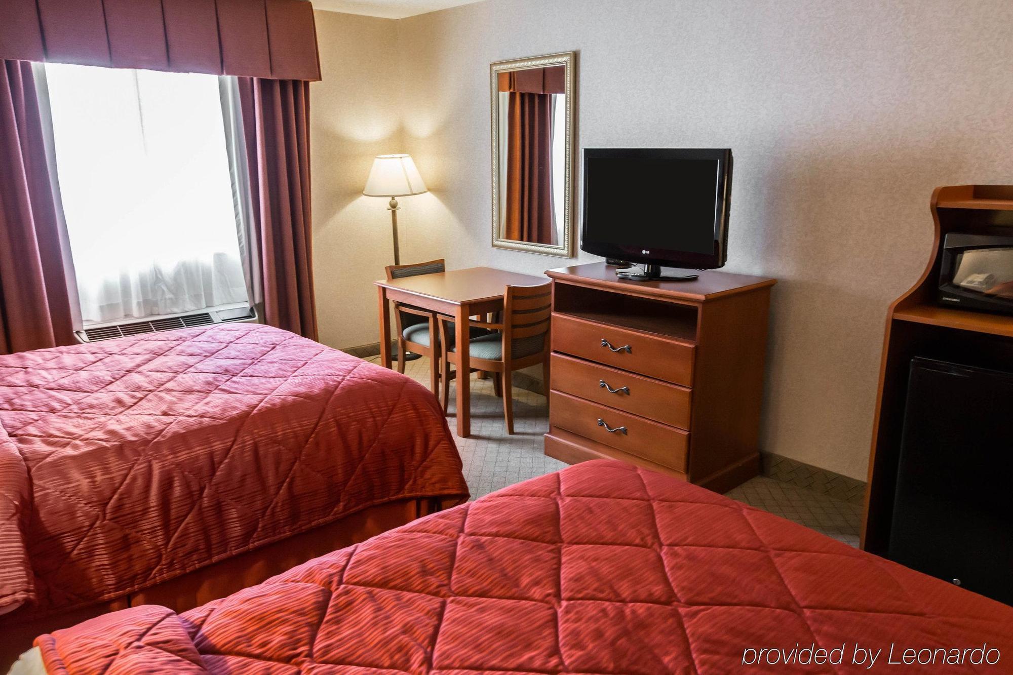 Quality Inn & Suites Woodstock Near Lake Geneva Екстер'єр фото