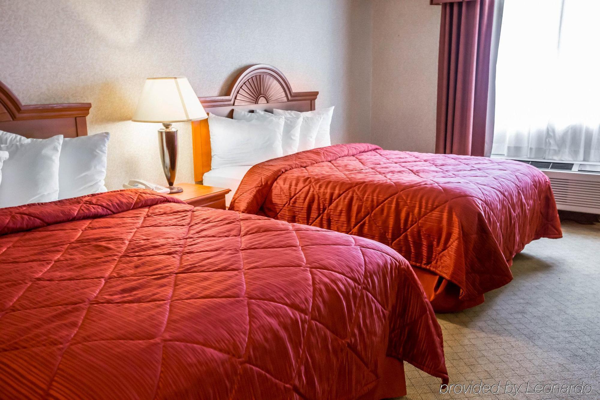Quality Inn & Suites Woodstock Near Lake Geneva Екстер'єр фото
