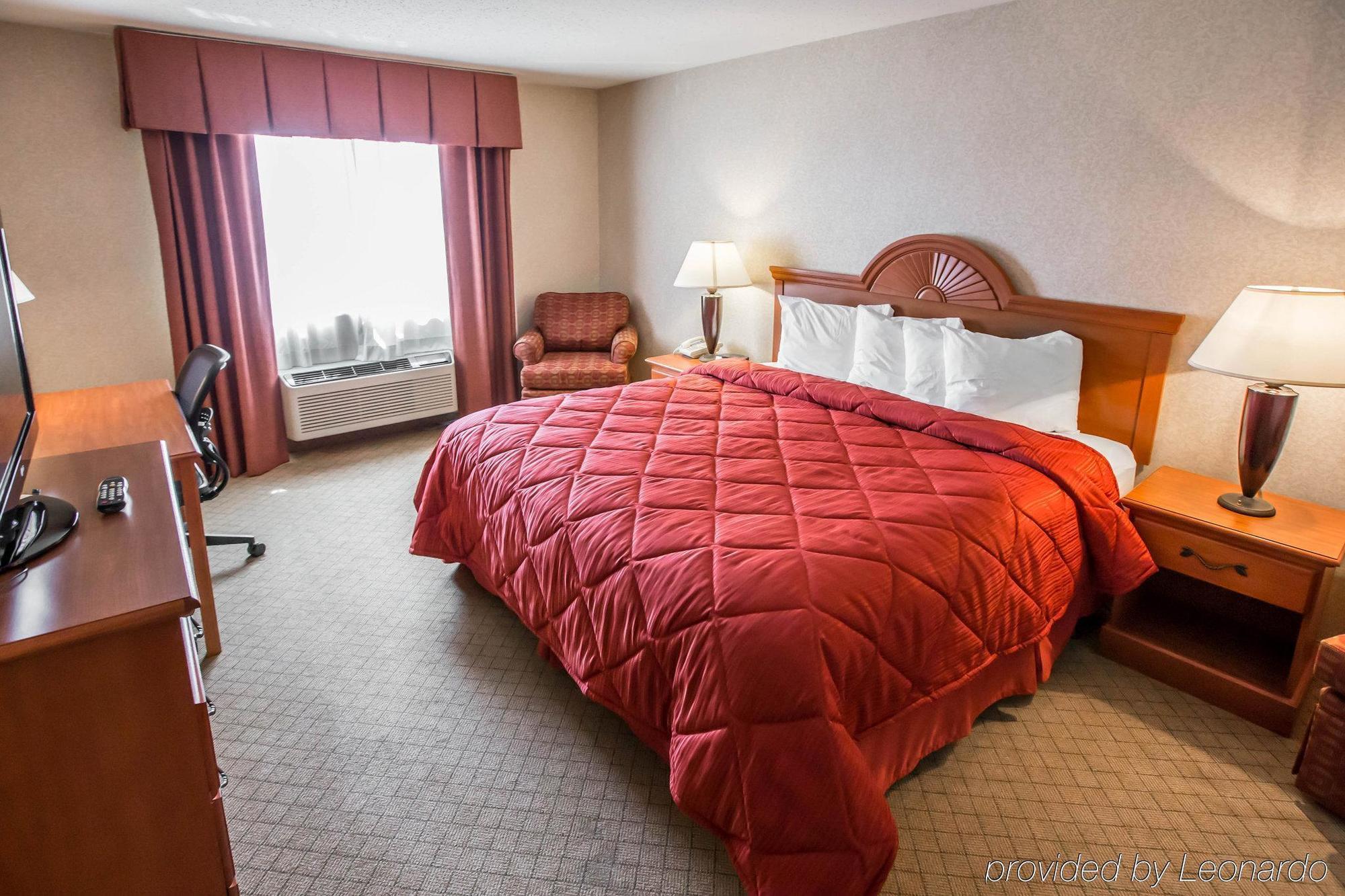 Quality Inn & Suites Woodstock Near Lake Geneva Екстер'єр фото