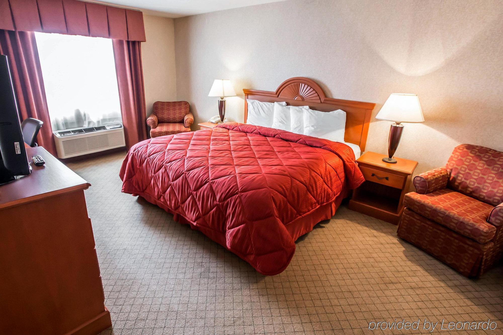 Quality Inn & Suites Woodstock Near Lake Geneva Екстер'єр фото