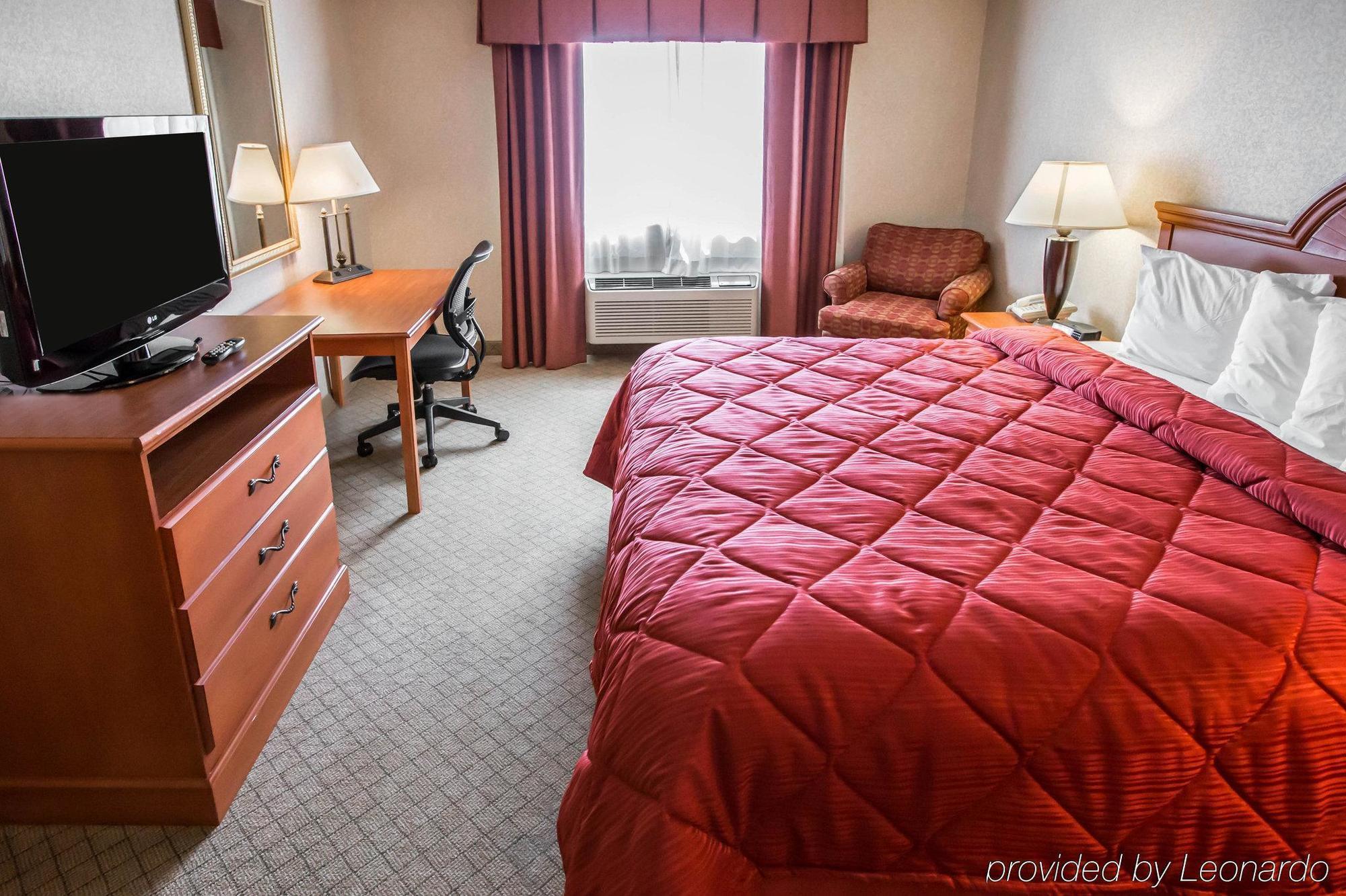 Quality Inn & Suites Woodstock Near Lake Geneva Екстер'єр фото