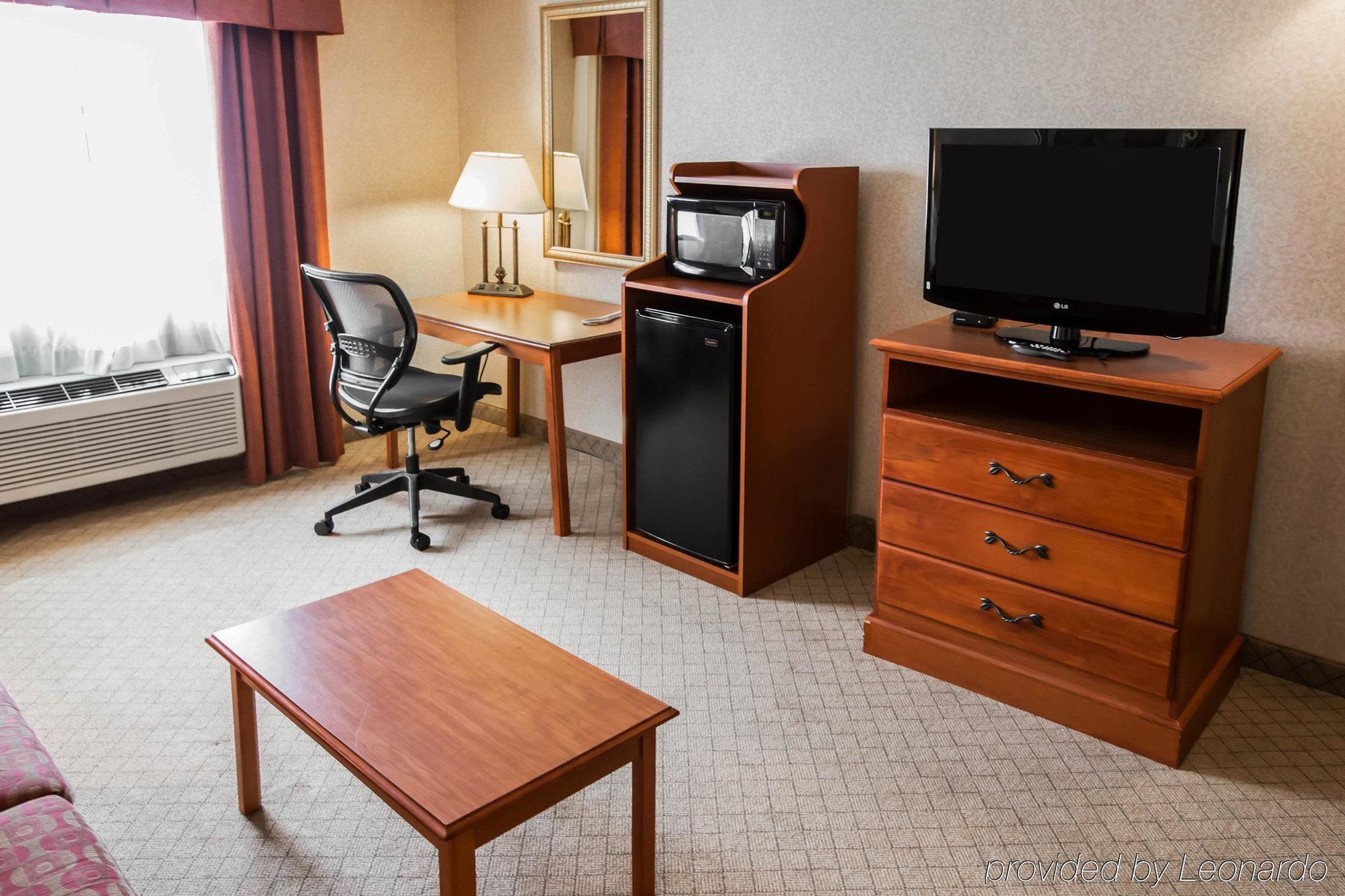 Quality Inn & Suites Woodstock Near Lake Geneva Екстер'єр фото