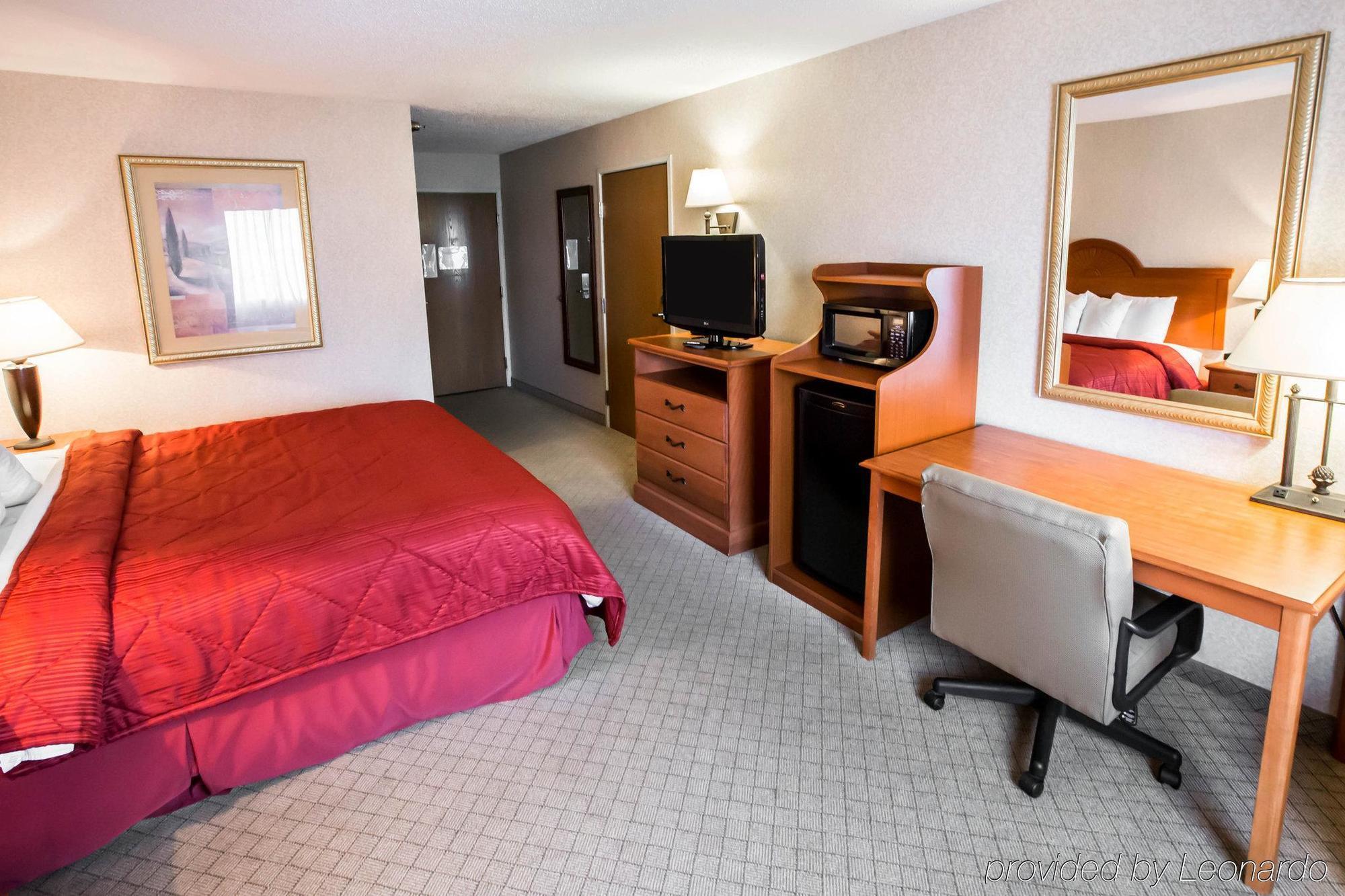 Quality Inn & Suites Woodstock Near Lake Geneva Екстер'єр фото