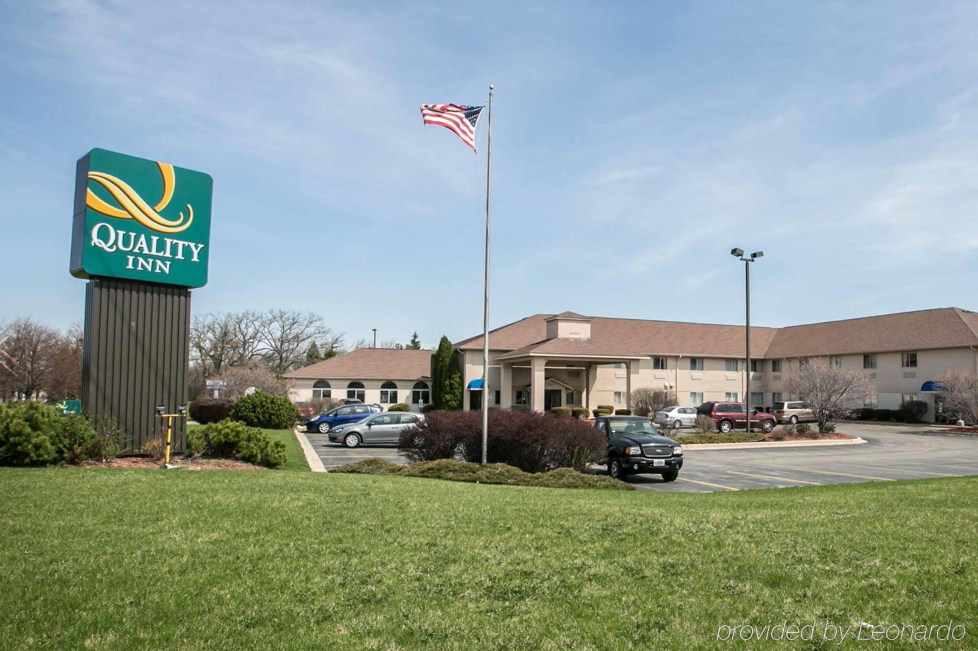 Quality Inn & Suites Woodstock Near Lake Geneva Екстер'єр фото