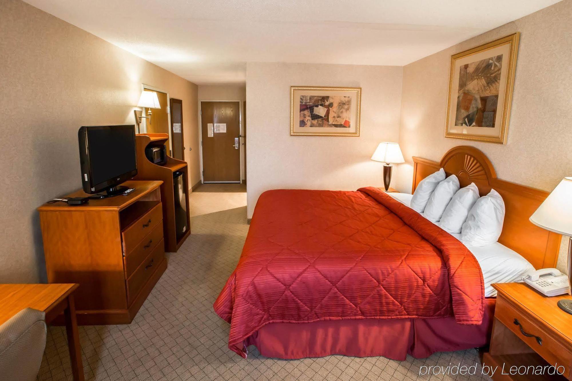 Quality Inn & Suites Woodstock Near Lake Geneva Екстер'єр фото