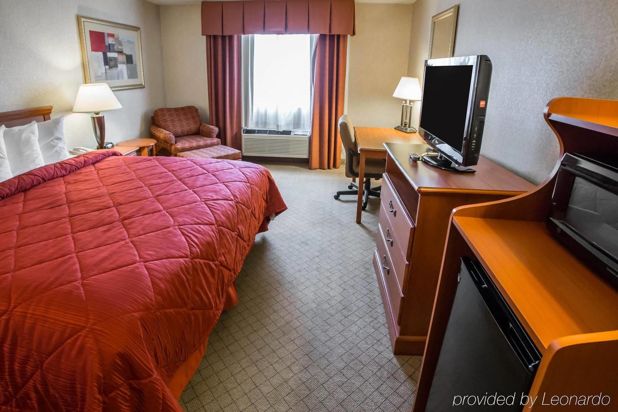 Quality Inn & Suites Woodstock Near Lake Geneva Екстер'єр фото
