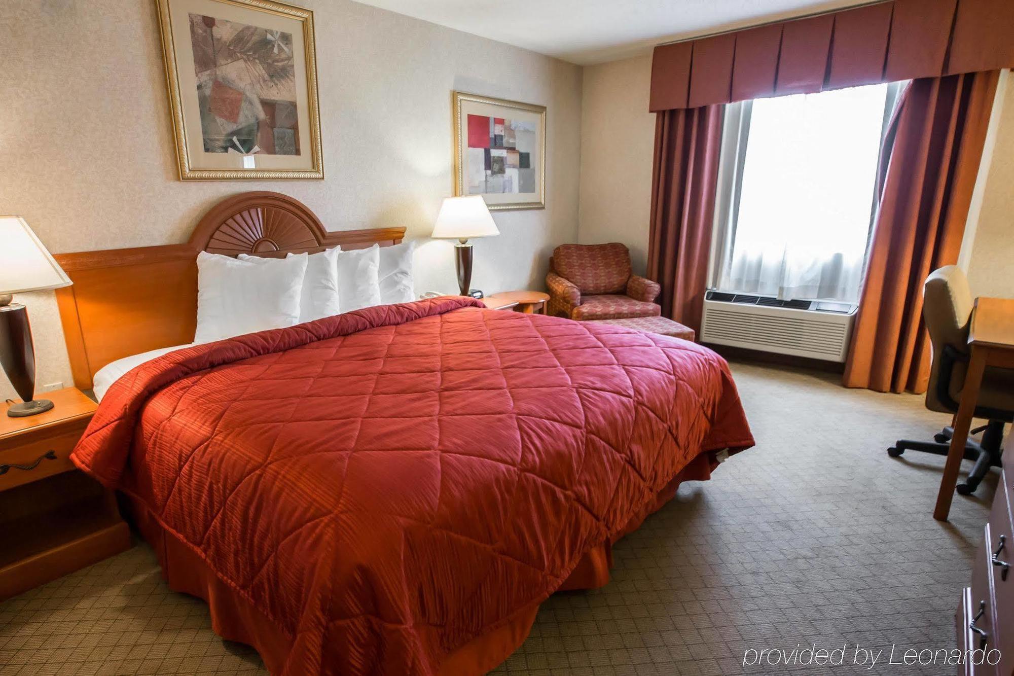 Quality Inn & Suites Woodstock Near Lake Geneva Екстер'єр фото