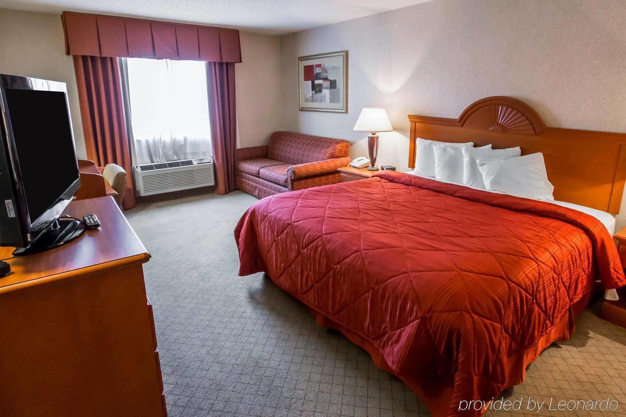 Quality Inn & Suites Woodstock Near Lake Geneva Екстер'єр фото
