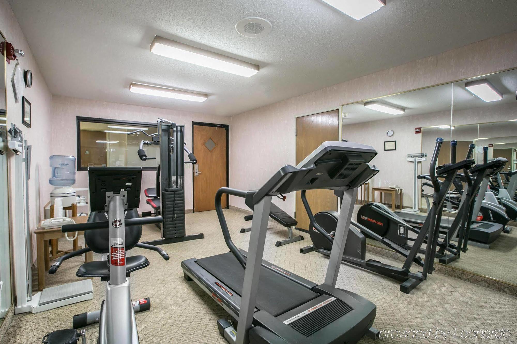 Quality Inn & Suites Woodstock Near Lake Geneva Екстер'єр фото