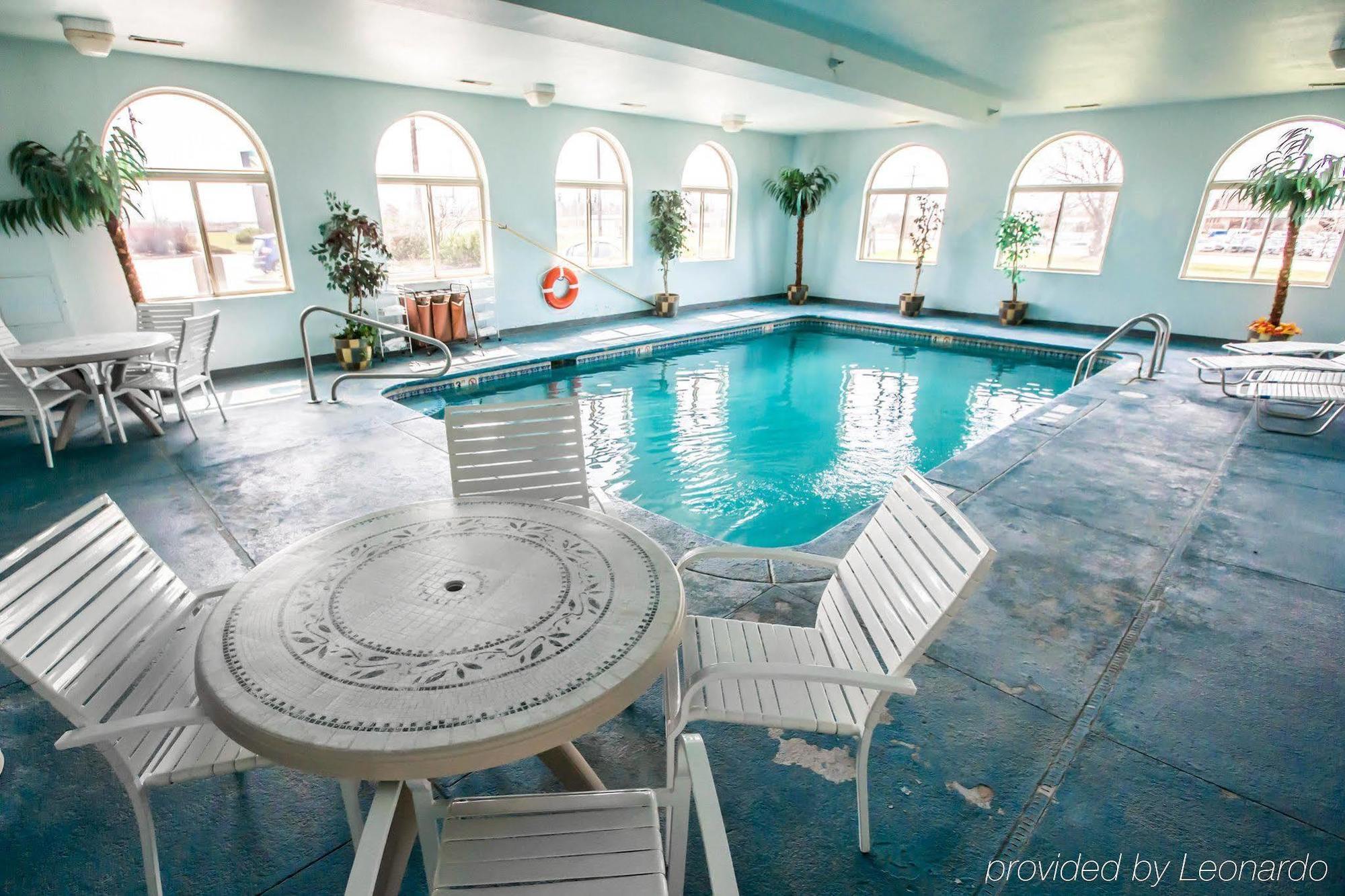 Quality Inn & Suites Woodstock Near Lake Geneva Екстер'єр фото